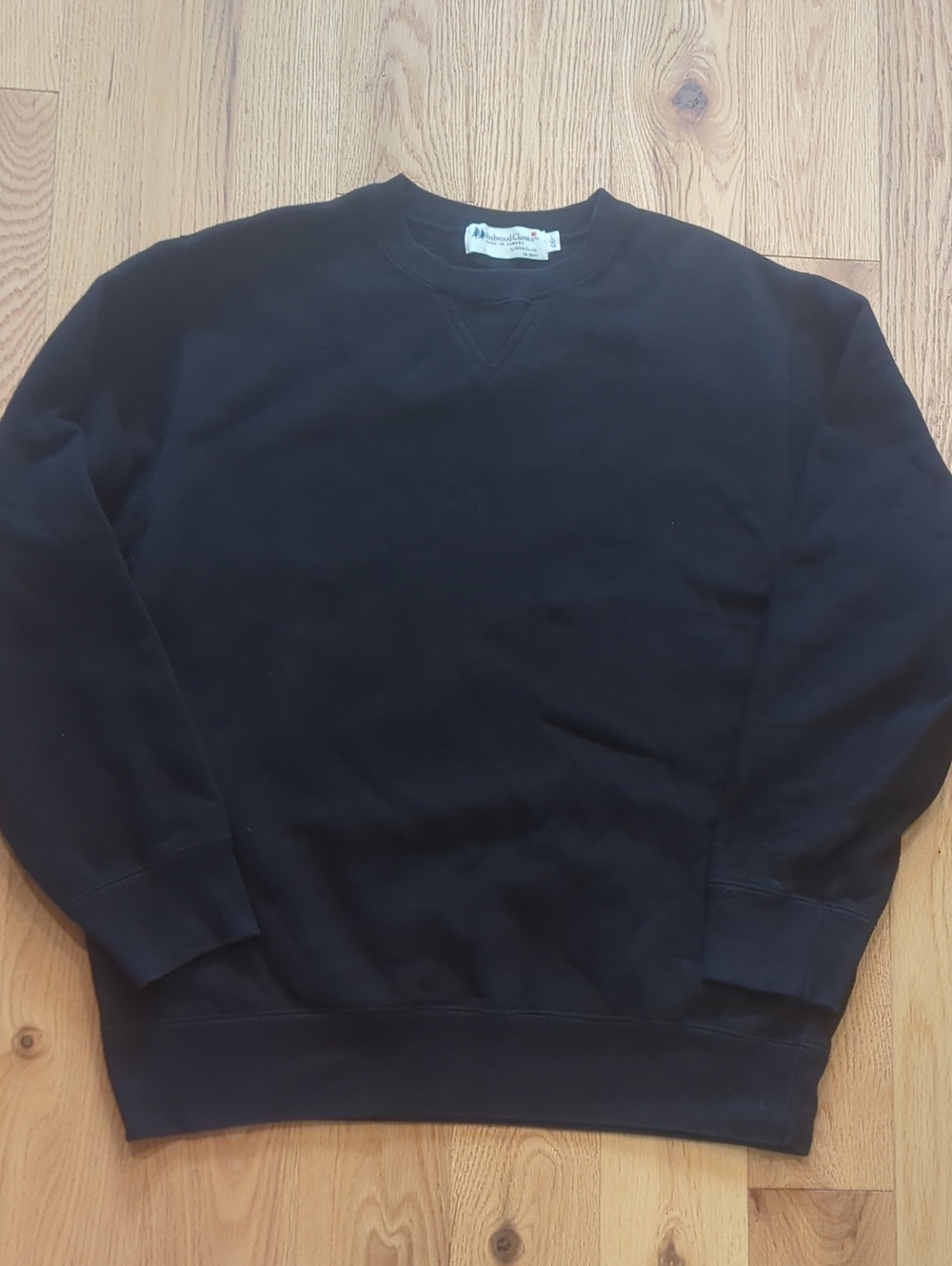Redwood Classic. Black Crewneck Sweatshirt. Size Large.